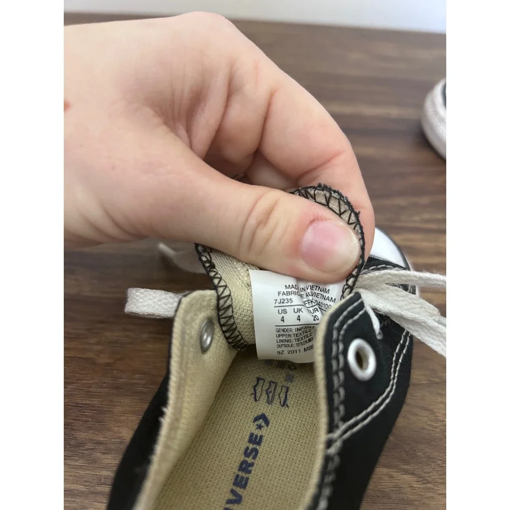 Converse Chuck Taylor All Star Low‎ Top Black White Infant Size 4 7J235